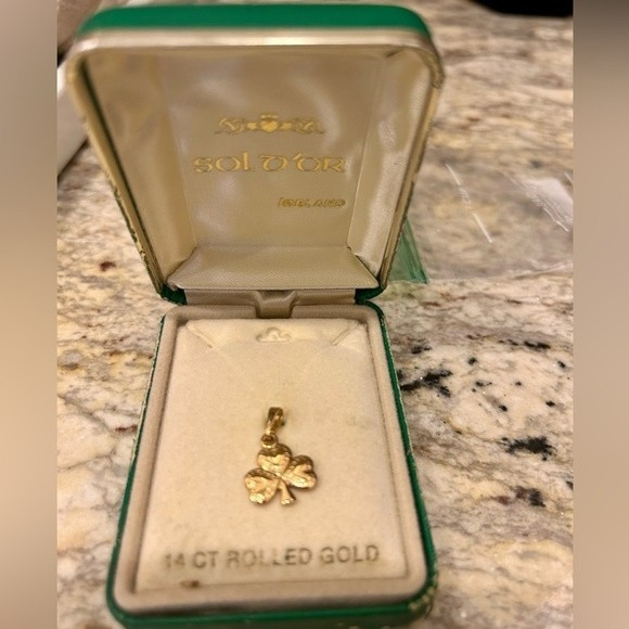 Jewelry - 14 carat gold shamrock charm from Ireland
